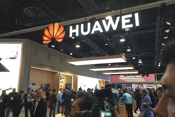 Cú phản pháo đầu tiên từ Huawei