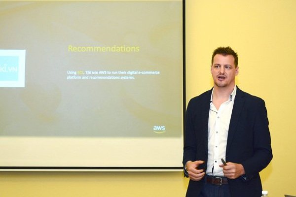 Doanh nghiệp hoạt động hiệu quả hơn với điện toán đám mây của Amazon Web Services