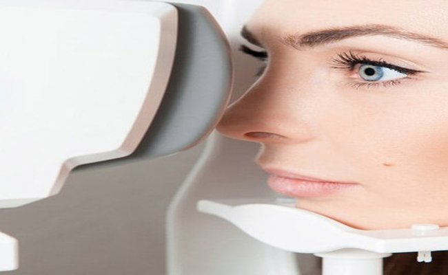 Đánh giá sức khỏe đôi mắt qua việc chụp hình đáy mắt