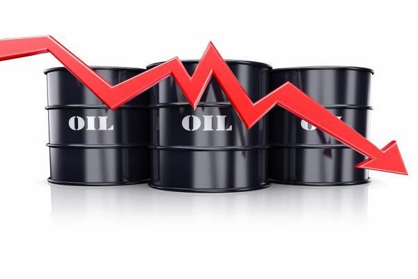 Giá dầu thô thế giới giảm hơn 20% so với mức đỉnh gần nhất