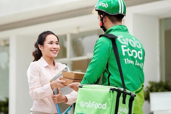 Tài xế giao thức ăn bị 