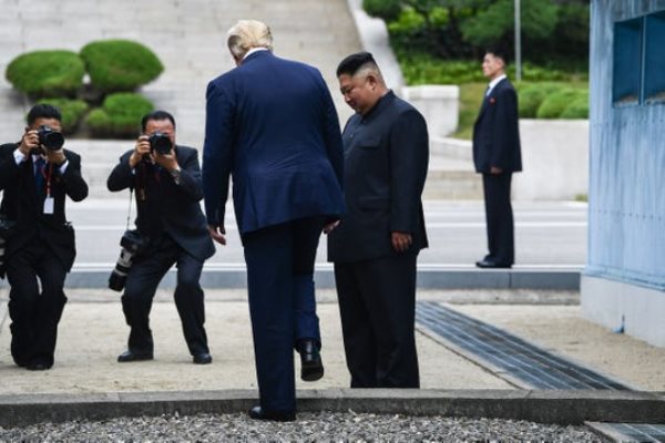 Ông Kim và ông Trump sẽ nối lại đàm phán sau cuộc gặp tại khu phi quân sự liên Triều