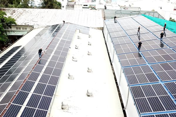 Phim trường đầu tiên sử dụng nguồn điện mặt trời Phim trường đầu tiên sử dụng nguồn điện mặt trời