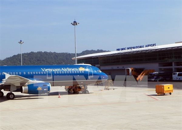 Nhiều chuyến bay bị hủy do sân bay Phú Quốc ngập nước