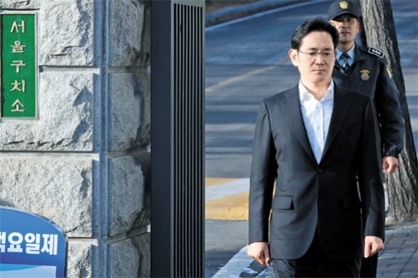 Bị xét xử lại về tội hối lộ, “thái tử” Samsung có thể lĩnh án tù
