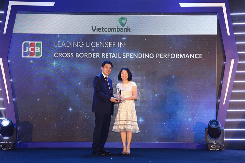 Vietcombank nhận 4 giải thưởng của Tổ chức thẻ quốc tế JCB