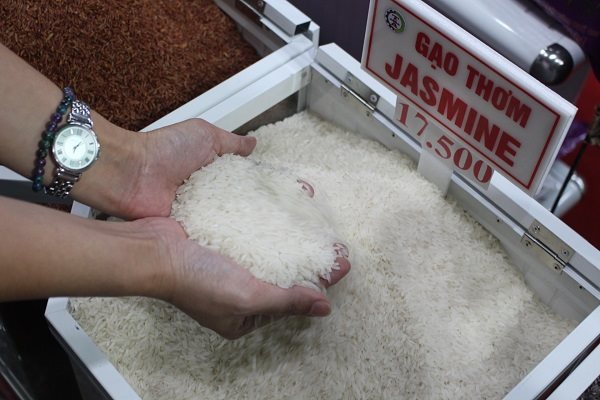 Giá gạo Việt bán sang Hồng Kông chỉ bằng một nửa Thái Lan?