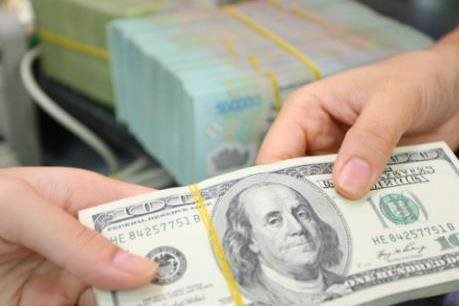 Phạt cảnh cáo khi mua bán ngoại tệ trái phép giá trị dưới 1.000 đô la