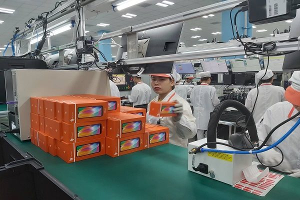 VinSmart khai trương nhà máy điện tử tại Hòa Lạc