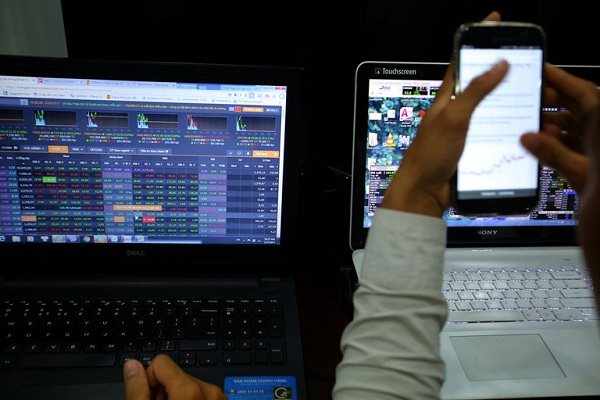 VN-Index giảm đà tăng vì nhiều cổ phiếu lớn “quay đầu” vào cuối phiên