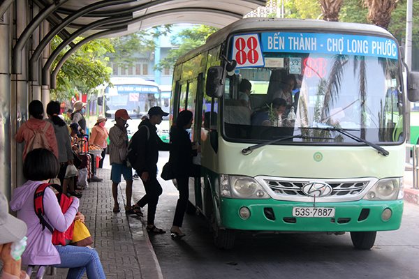 TPHCM: Ra đường không đeo khẩu trang sẽ bị phạt