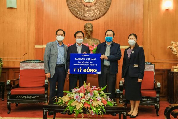 Samsung Việt Nam ủng hộ 10 tỉ đồng chung tay phòng chống dịch bệnh