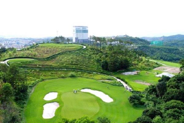 Chủ đầu tư tìm lời từ lỗ golf như thế nào?