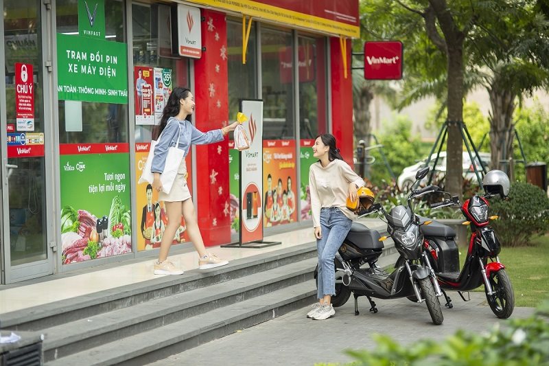 VinFast miễn phí 1 năm thuê bao pin xe máy điện, giảm 50% phí thuê bao 3 tháng