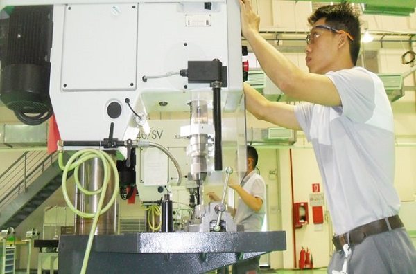 Cần tư duy mới để thu hút người khổng lồ