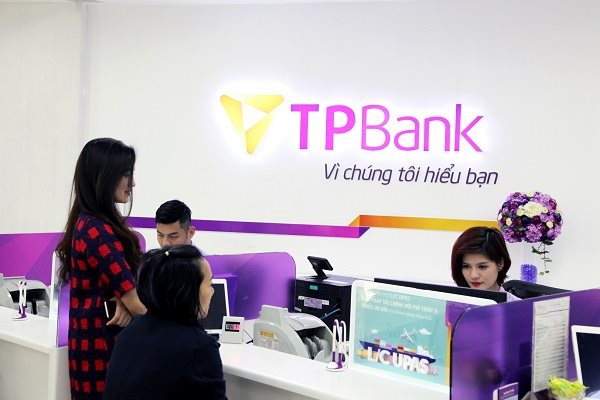 TPBank ngừng tuyển dụng, không tăng lương nhân sự