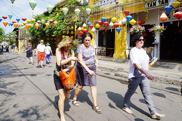 Vùng du lịch biệt lập, an toàn cho khách quốc tế: nói dễ, làm khó