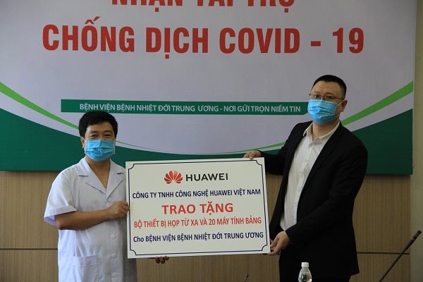 Huawei tặng thiết bị cho Bệnh viện Nhiệt đới Trung ương phòng chống Covid-19