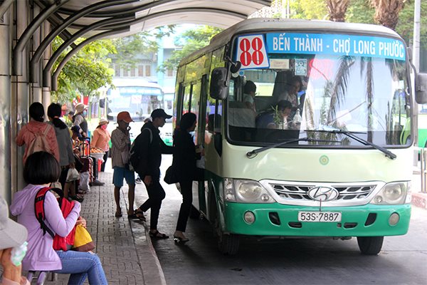 Xe buýt TPHCM không thể dứt ‘bầu sữa’ ngân sách
