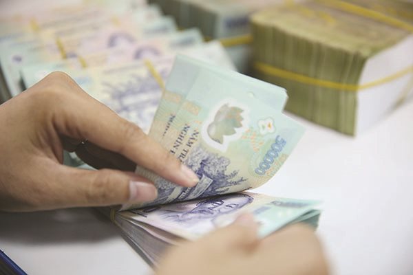 Chống dịch và nguy cơ đục nước béo cò