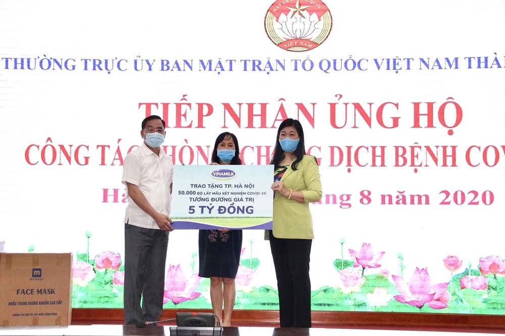 Vinamilk ủng hộ 8 tỉ đồng cho Hà Nội và 3 tỉnh miền Trung chống dịch