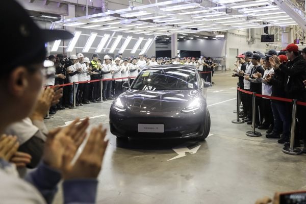 Cuộc đối đầu không cân sức giữa các startup xe điện Trung Quốc và Tesla