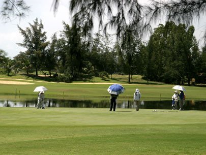 Mở sân golf, cân nhắc đặc thù địa phương