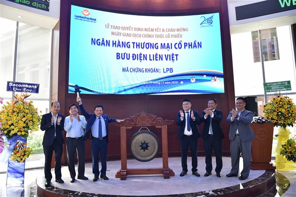 LienVietPostbank niêm yết trên sàn HOSE