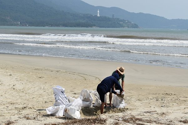 Ứng phó với bão Vamco: Cấm người dân ra đường từ trưa mai