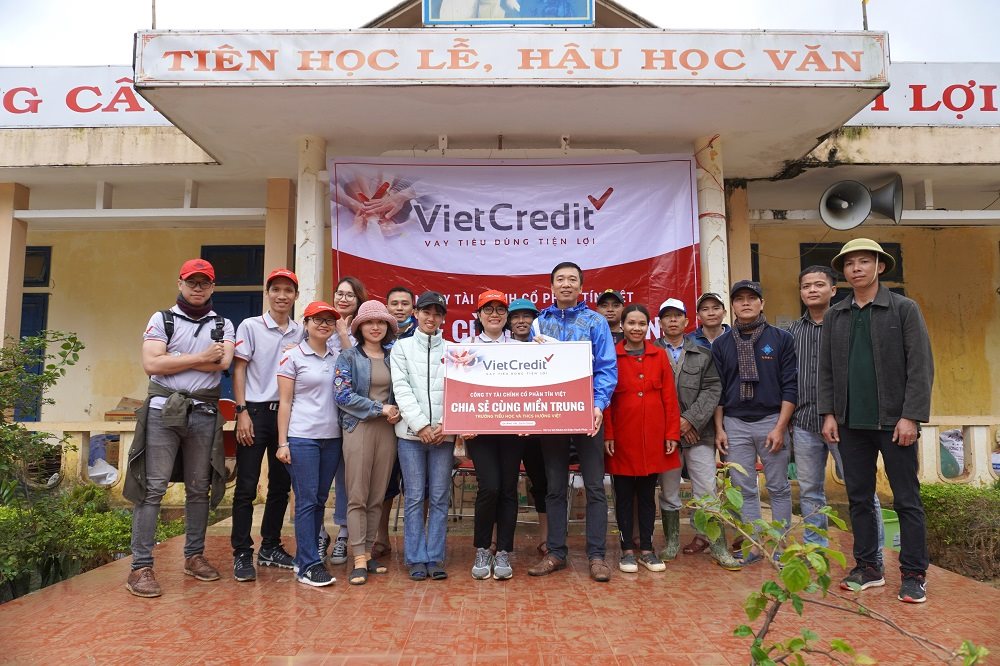 VietCredit hỗ trợ người dân miền Trung sau bão lũ