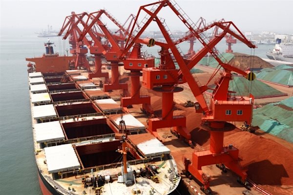 Giá quặng sắt lên mức kỷ lục vì các lo ngại nguồn cung