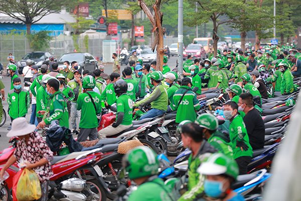 Ai được lợi khi Grab tăng giá để bù thuế?