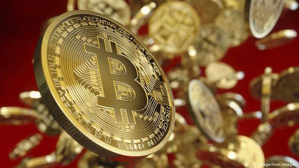Bitcoin thăng hoa, tiềm ẩn rủi ro khó lường?