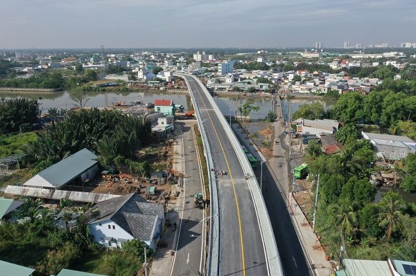 Tưng bừng đón chào Cầu Phước Lộc - một trong những công trình giao thông quan trọng tại thành phố Đà Nẵng. Với thiết kế hiện đại và cảnh quan xanh mát, đây là điểm đến hấp dẫn của du khách và người dân địa phương.