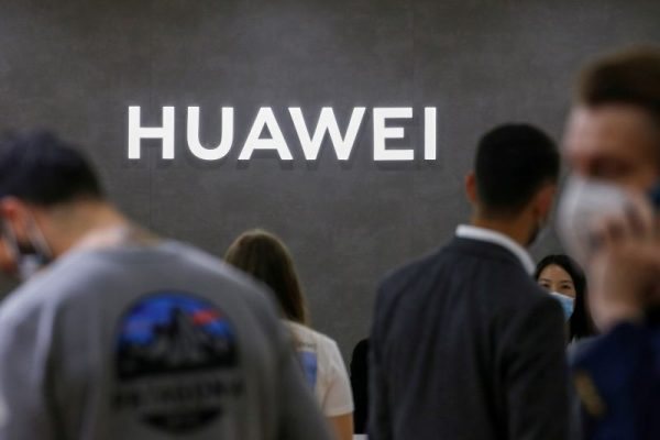Sau một năm ‘bầm dập’, Huawei đối mặt triển vọng kinh doanh ảm đạm
