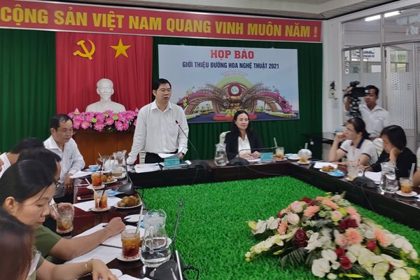 Đường hoa xuân Cần Thơ tái hiện nét văn hóa sông nước miền Tây