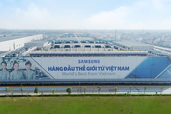 Lần đầu xuất khẩu điện thoại bị tăng trưởng âm