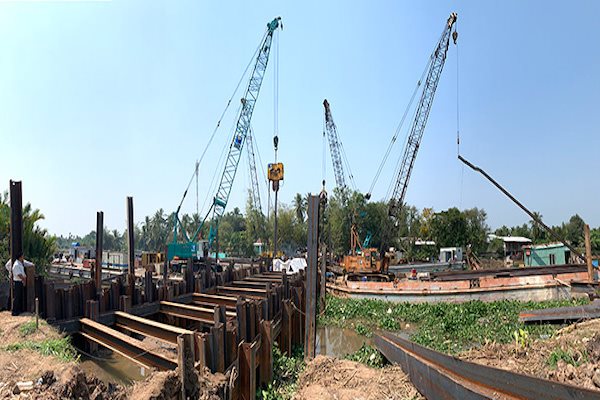 Tiền Giang cấm lưu thông trên kênh xáng Long Định để thi công đập ngăn mặn Tiền Giang cấm lưu thông trên kênh xáng Long Định để thi công đập ngăn mặn