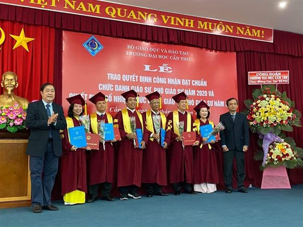 17 nhà giáo thuộc Đại học Cần Thơ được bổ nhiệm Giáo sư, Phó giáo sư