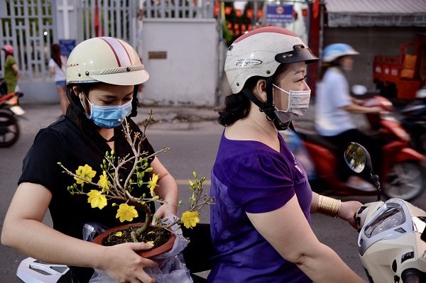 Phiên giao dịch ‘nước rút’ ngày 30 Tết ở các chợ hoa Sài Gòn