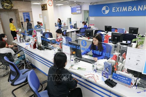 Lợi nhuận Eximbank giảm 53%