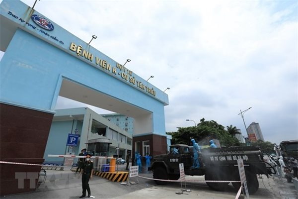Để phòng dịch, bệnh viện không tiếp người nhà đến thăm