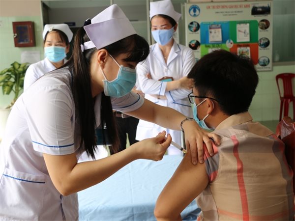 Xử lý kịp thời 14 ca phản ứng sau khi tiêm vaccine phòng Covid-19