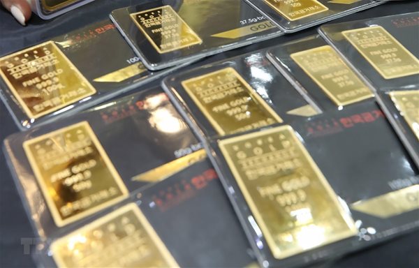 Giá vàng đầu tuần tăng vọt