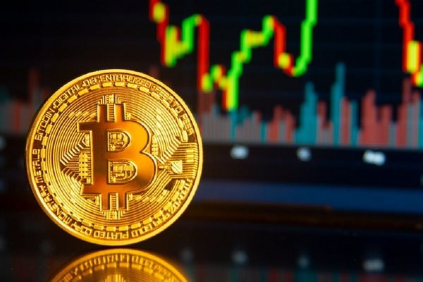 Giá bitcoin lao dốc không phanh, người chơi hoảng hốt