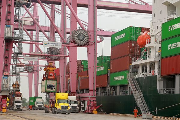 Gỡ phong tỏa cảng container quốc tế tại thành phố Thủ Đức
