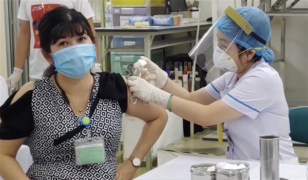 Khoảng 8.000 công nhân tại TPHCM đã được tiêm vaccine Covid-19