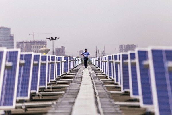 Giới đầu tư điện mặt trời lo ngại giá vật liệu thô leo thang