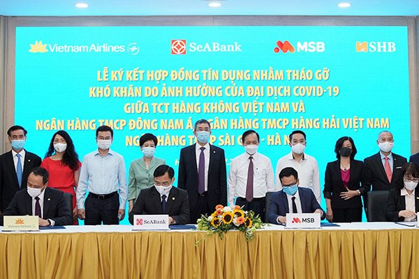 Vietnam Airlines ký kết vay 4.000 tỉ đồng từ ba ngân hàng
