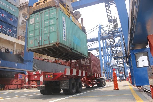 Hàng hóa xuất nhập khẩu thông quan thế nào khi TPHCM giãn cách?